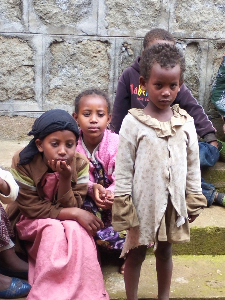 bambini della comunità locale di Adaba, in Etiopia: un contesto di insegnamento unico